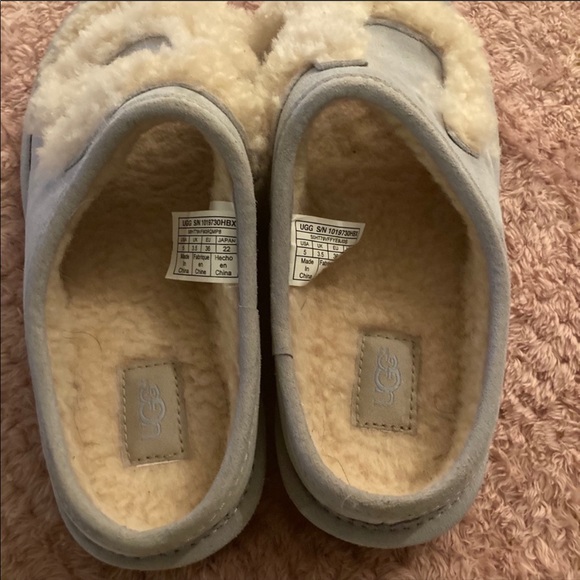 UGG - Picture 3 of 4